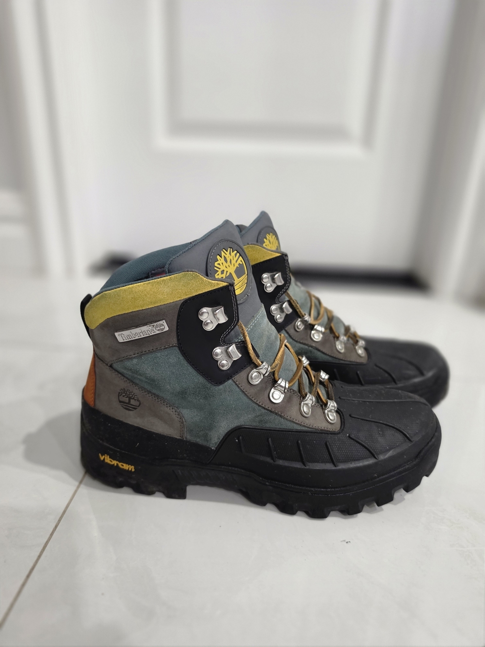 Timberland Men’s Euro Hiker Waterproof Vibram PrimaLoft Boots Size 10.5